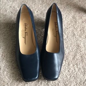 Navy - size 8 1/2 B never worn Salvatore Ferragamo